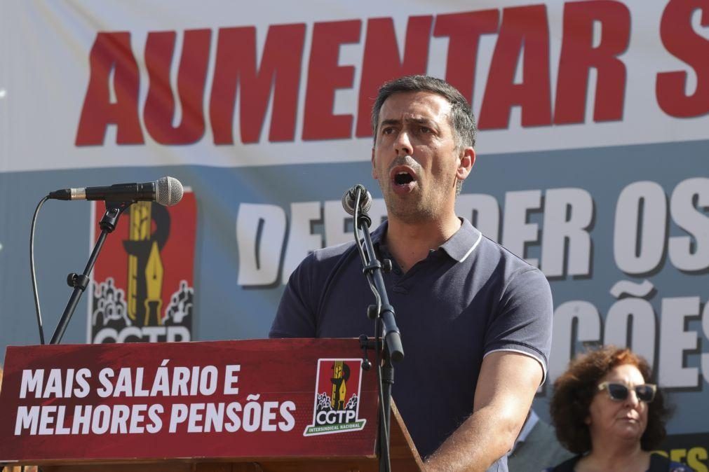 CGTP acusa primeiro-ministro de atacar lei da greve e conquistas de abril