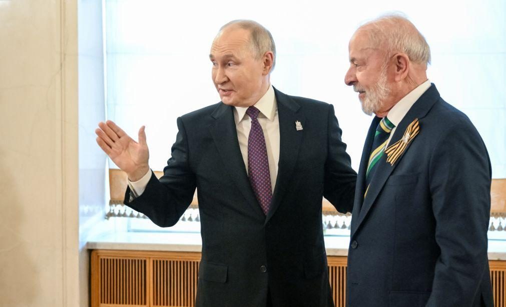 Lula defende relação do Brasil com a Rússia e critica tarifas dos EUA em reunião com Putin