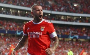 Benfica Onda de Vermelho! A surpreendente receção dos adeptos ao autocarro das águias [Vídeo]