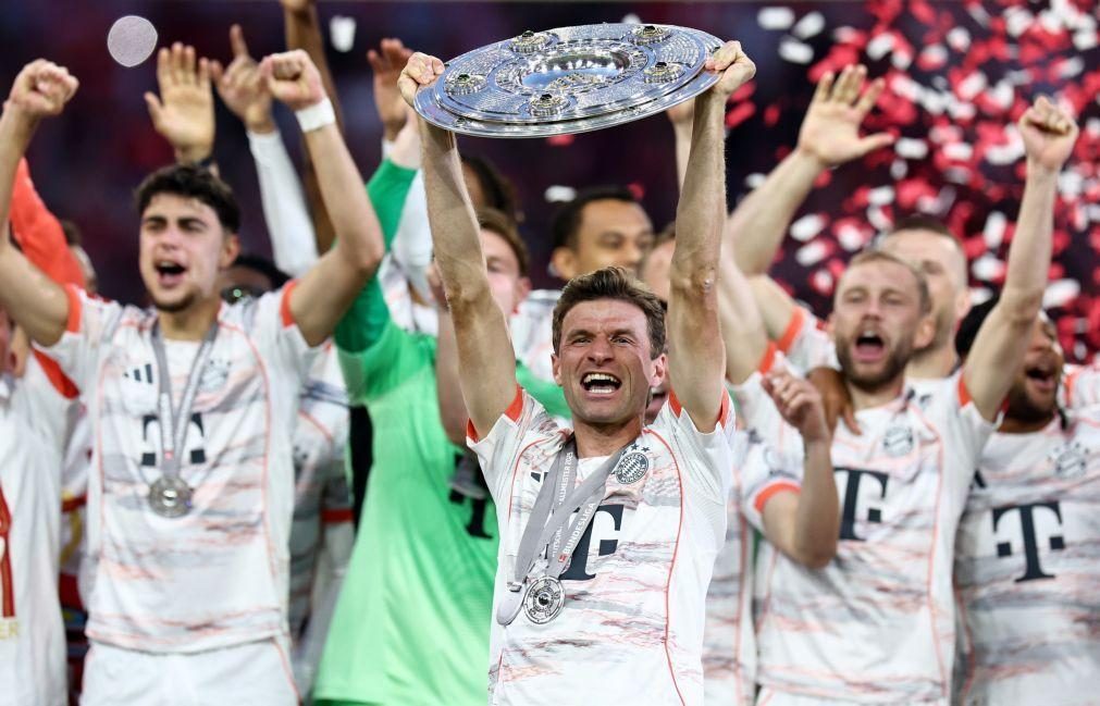 Campeão Bayern Munique vence no adeus emotivo de Thomas Müller