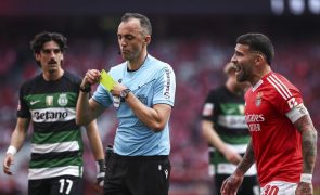 Árbitros do dérbi Benfica-Sporting apresentam queixa-crime à PSP contra adepto