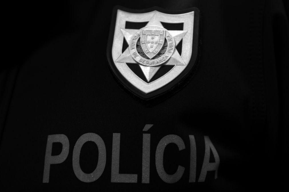 Agente da PSP dispara contra autocarro e fere jovem