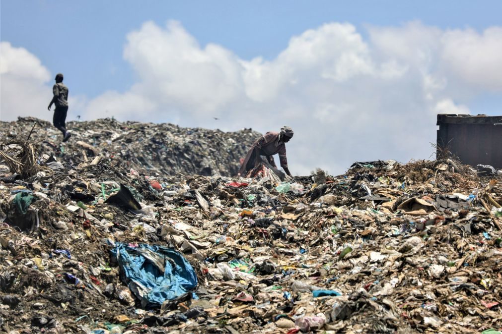 Governo moçambicano aprova 35,5 mil euros para apoio às vítimas na lixeira do Hulene