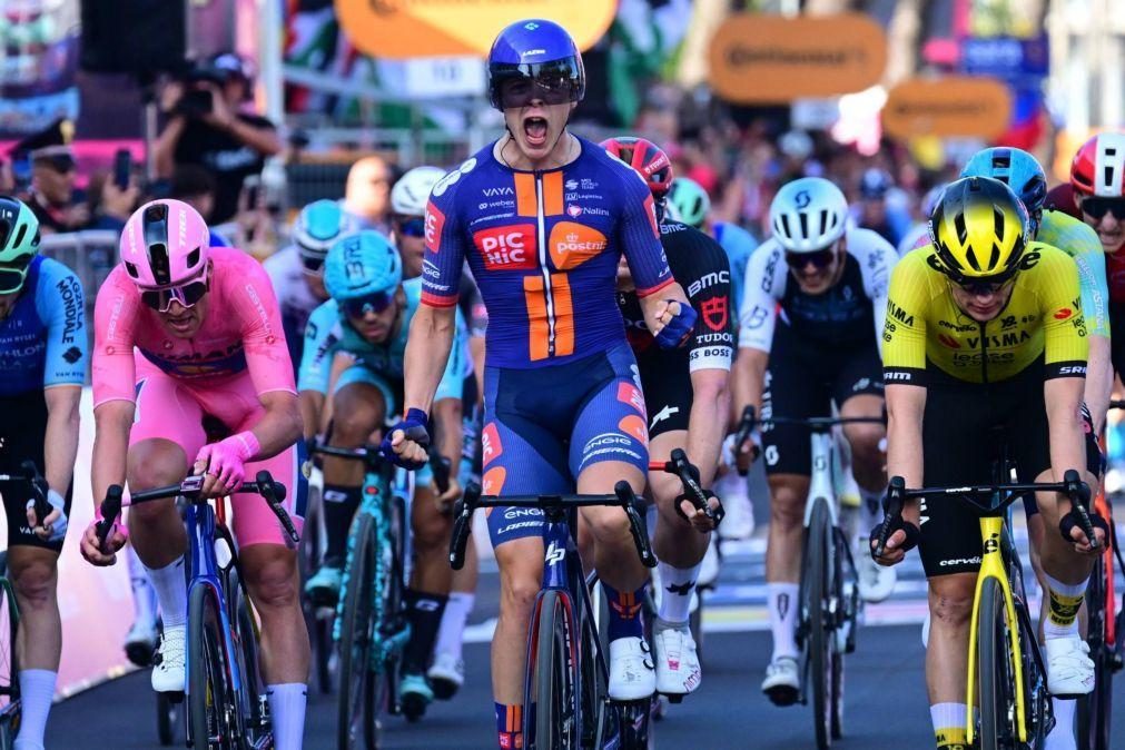 Giro: Casper van Uden estreia-se a vencer em grandes Voltas impondo-se em Lecce