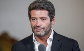 André Ventura Líder do Chega retirado do palco após mal-estar