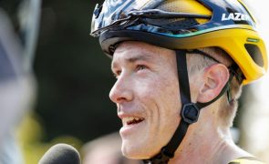 Ex-ciclista Rohan Dennis condenado a 17 meses de pena suspensa por morte da mulher