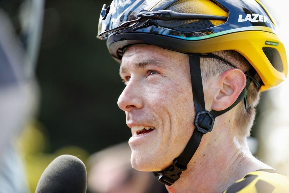 Ex-ciclista Rohan Dennis condenado a 17 meses de pena suspensa por morte da mulher