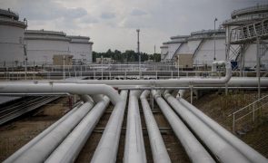 AIE revê em alta previsões da oferta mundial de petróleo