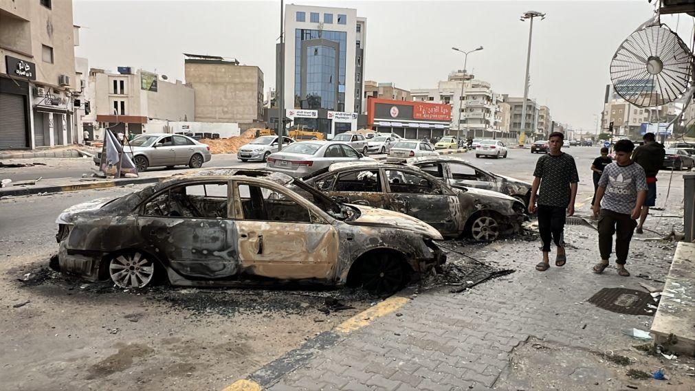 Tréguas frágeis na capital Tripoli após três dias de combates