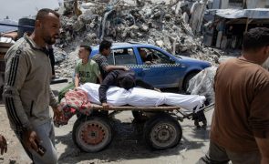 Mais de 100 mortos em bombardeamentos israelitas em Gaza