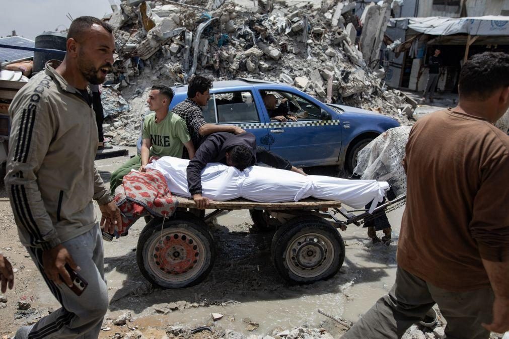 Mais de 100 mortos em bombardeamentos israelitas em Gaza
