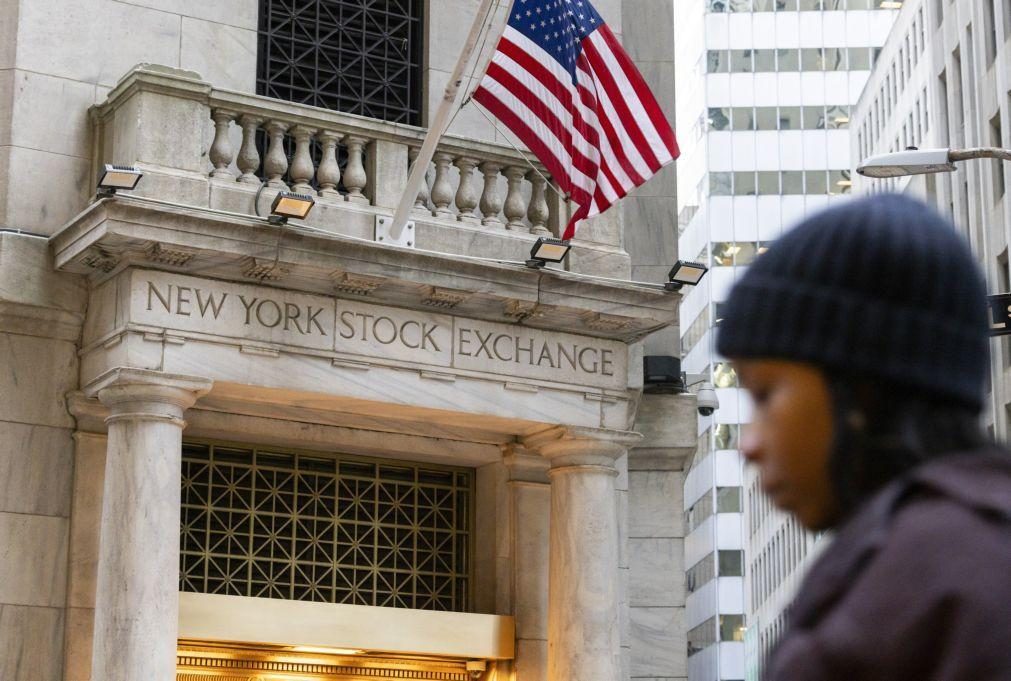 Wall Street fecha em terreno misto após conhecer indicadores económicos dos EUA