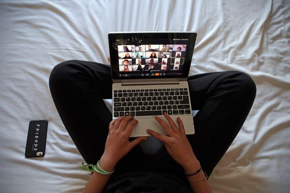 Mais de 90% das famílias com acesso à Internet em casa em 2024