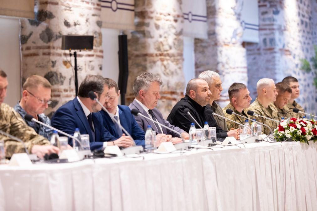 Moscovo e Kiev vão trocar 1.000 prisioneiros de guerra