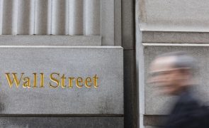Wall Street abre em alta ligeira focada nas negociações comerciais e de paz na Ucrânia