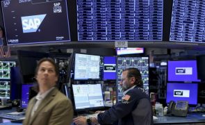 Wall Street fecha semana em alta à espera de novidades na frente comercial