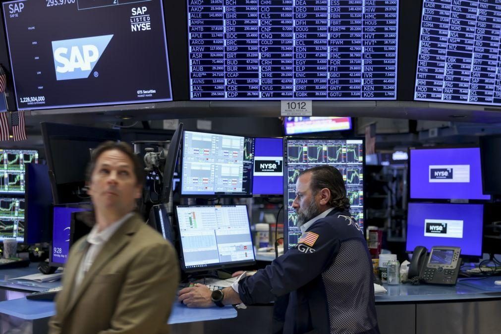 Wall Street fecha semana em alta à espera de novidades na frente comercial
