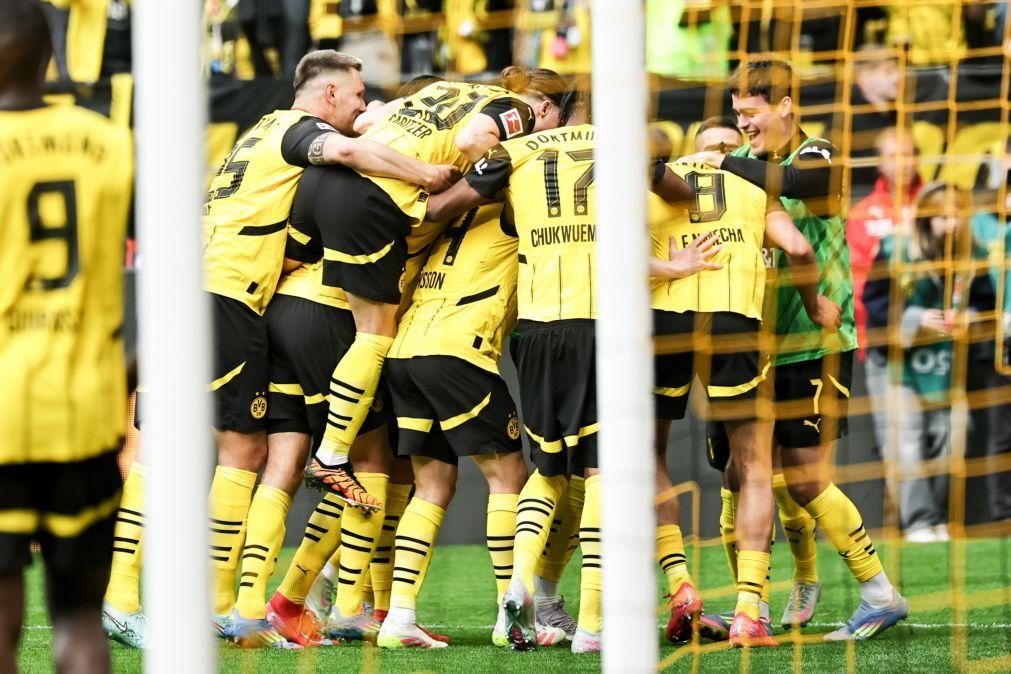 Bundesliga fecha com Borussia Dortmund a resgatar lugar de 'Champions'