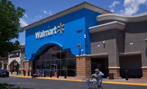 Trump ataca retalhista Walmart para não aumentar preços devido às suas tarifas
