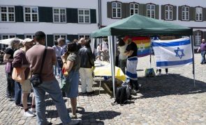 Manifestantes pró-Palestina e polícia em confrontos por participação de Israel na Eurovisão