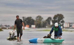 Número de deslocados pelas inundações na região de Buenos Aires ultrapassa os 4.000