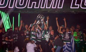 Jogadores do Sporting celebraram bicampeonato em euforia com milhares no Marquês