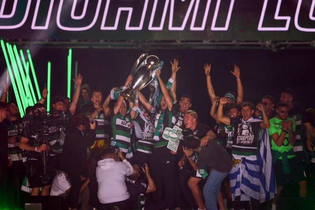 Jogadores do Sporting celebraram bicampeonato em euforia com milhares no Marquês