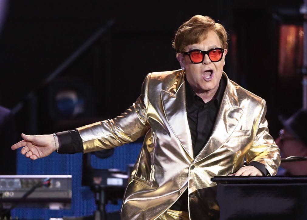 Elton John afirma-se