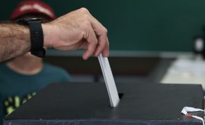 Chegaram 12,2% dos votos dos emigrantes, que podem desempatar PS e Chega