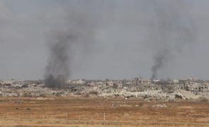 Pelo menos 136 mortos em ataques israelitas em Gaza no domingo
