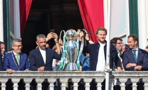 Presidente da Câmara de Lisboa apupado no discurso de receção ao bicampeão Sporting