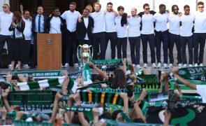 Jogadores do Sporting felizes e orgulhosos na celebração de novo título