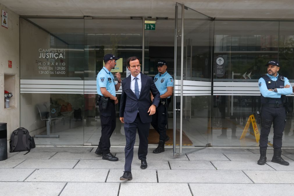 Arguidos do BES/GES em silêncio no início do julgamento sobre corrupção no Brasil