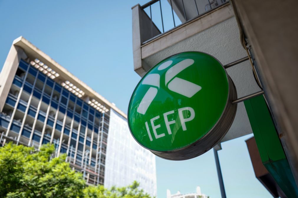Número de desempregados inscritos nos centros de emprego baixa 1,5% em abril