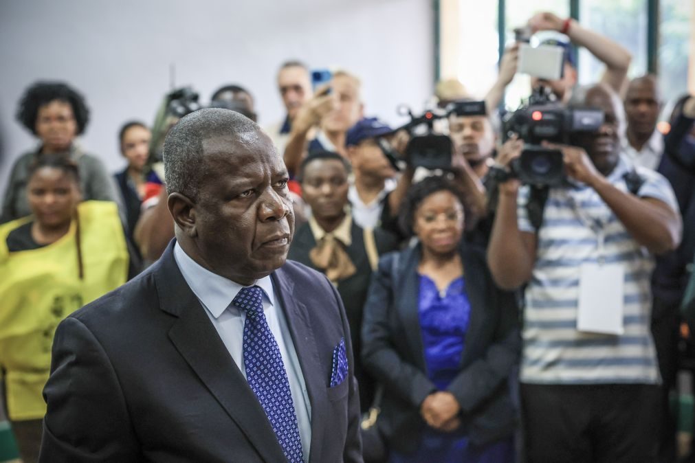 Líder do MDM diz que carga policial põe em causa acordo para pacificar Moçambique