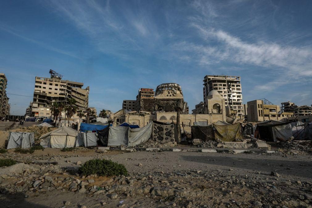 População de Gaza foge para o porto porque já