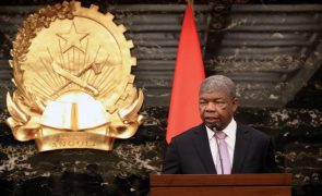 Presidente angolano distingue mais 697 figuras nos 50 anos da independência