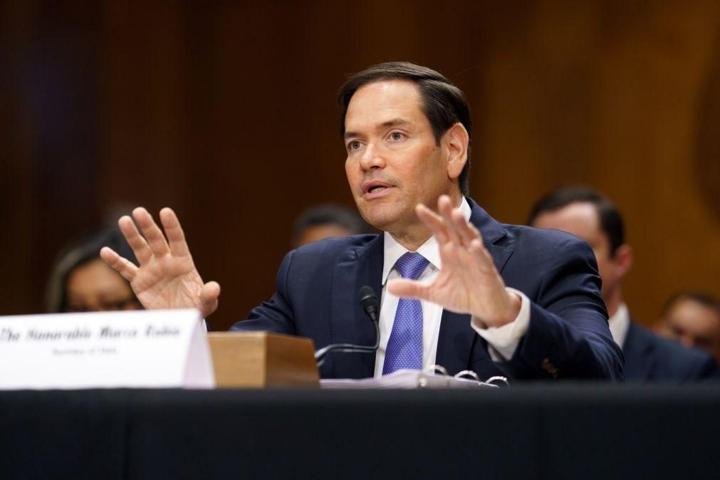 Rubio abstém-se de tratar Putin como criminoso de guerra e pede foco na paz