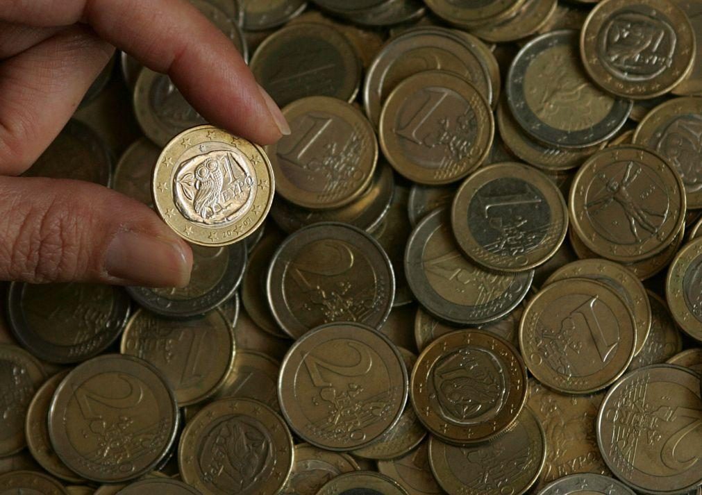 Juros da dívida de Portugal descem a dois anos e sobem a cinco e anos