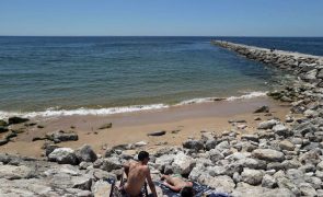 Governo anuncia abertura de concurso para repor areias nas praias da Caparica