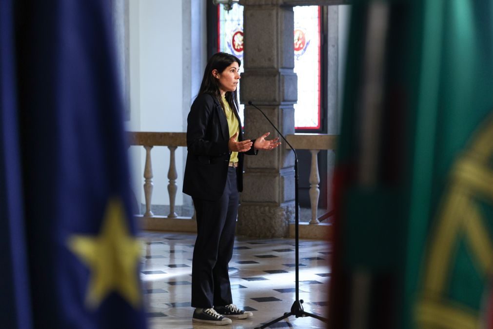 BE pede união para travar revisão da Constituição