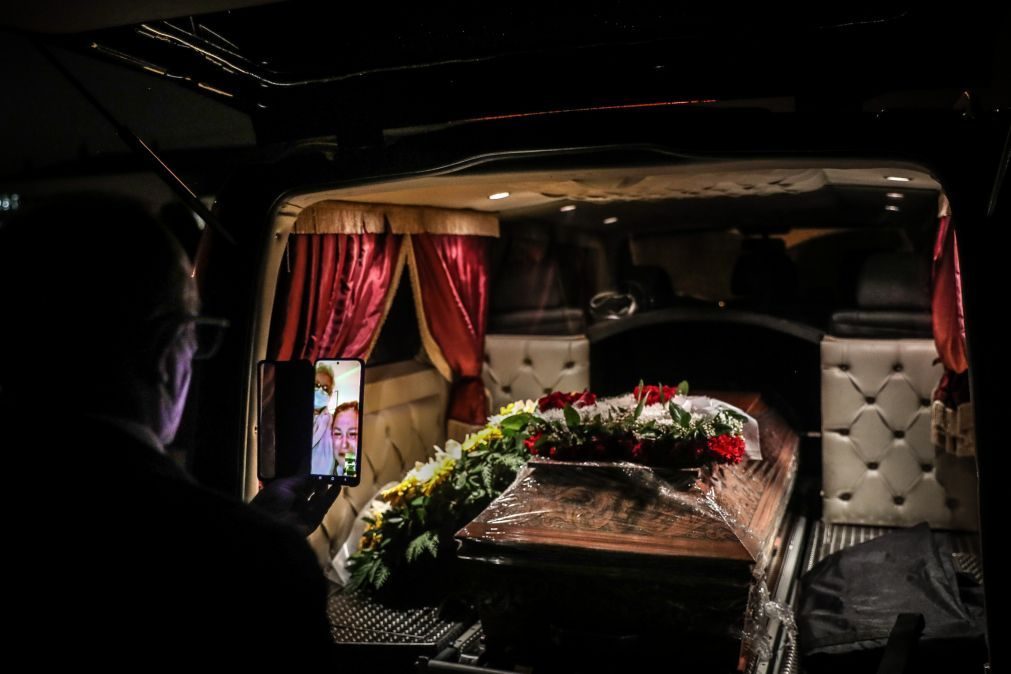 Agentes funerários enfrentam desafios emocionais, mas ganham força no reconhecimento