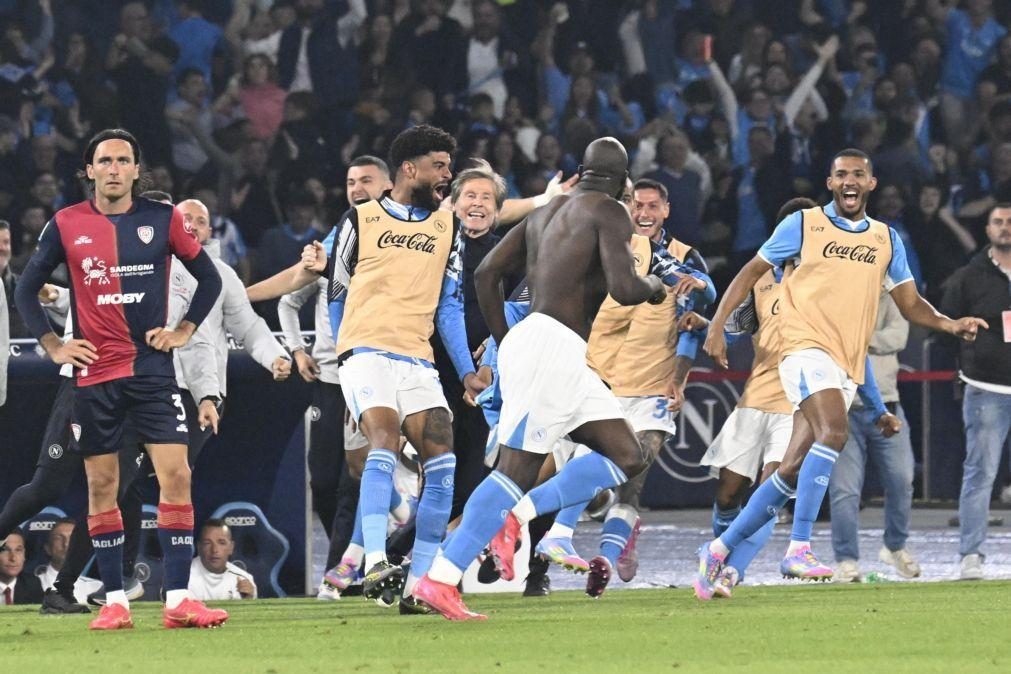 Nápoles campeão de Itália pela quarta vez ao bater Cagliari