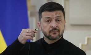 Zelensky apela a reforço de sanções após noite de ataques russos na Ucrânia