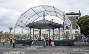 Peregrinos percorrem Campo de São Francisco de joelhos movidos pela fé que 