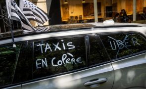 Governo francês negoceia com taxistas após protestos que ameaçam Roland Garros