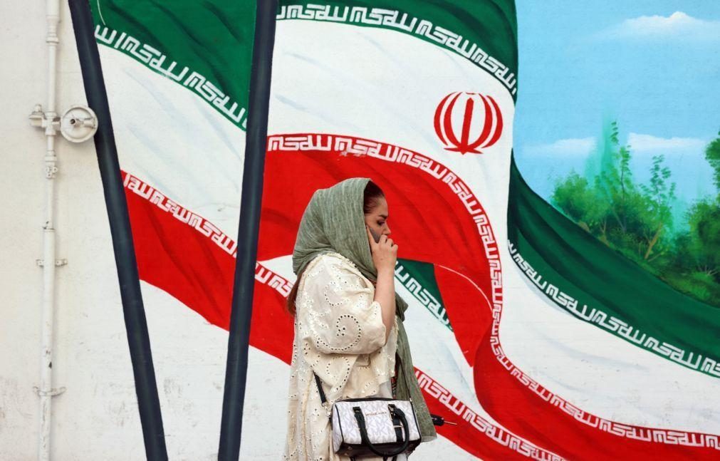 Conselho de Segurança do Irão suspende lei de obrigatoriedade de usar hijab