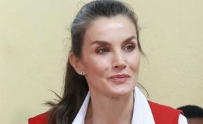 Letizia - Rainha ousa com look repetido e quebra tradição real!