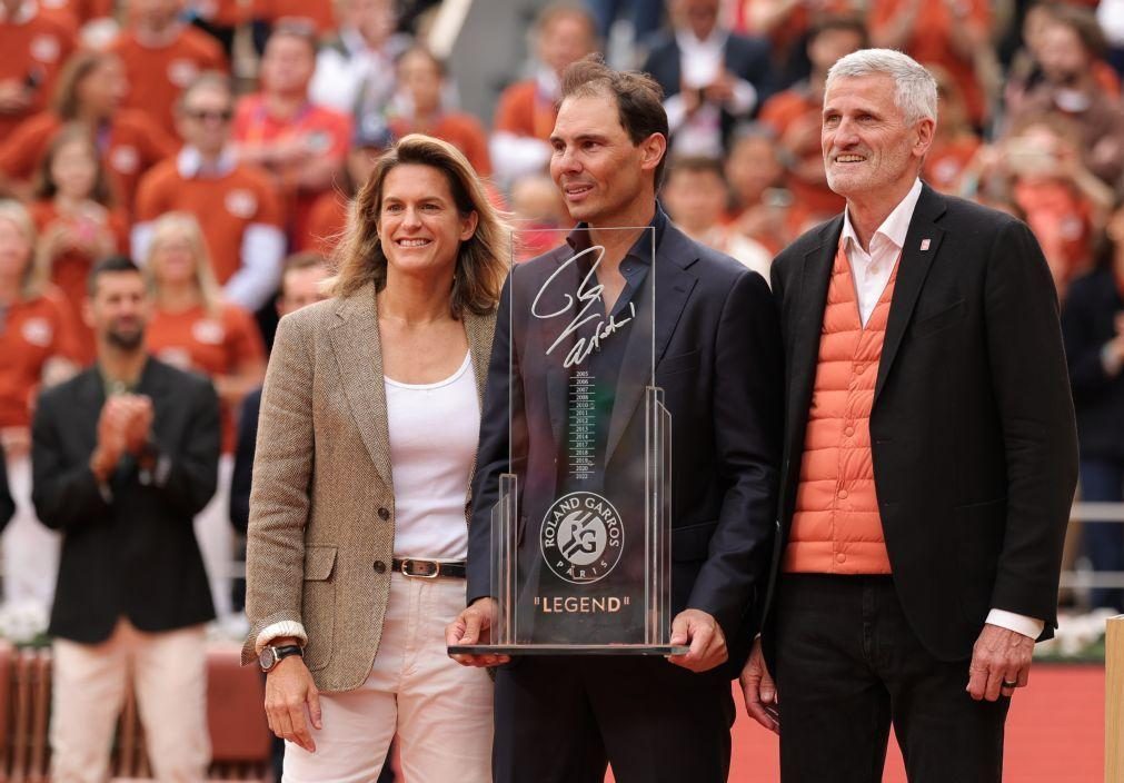 'Pegada' de Nadal marcada em emocionante cerimónia de despedida em Roland Garros