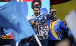 Presidente venezuelano aproveita boicote e alcança maioria esmagadora no Parlamento e regiões